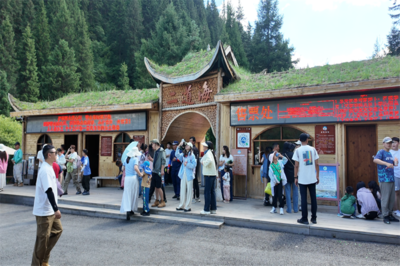 暑期黃龍景區(qū)牟尼溝二道海迎旅游高峰，精細(xì)化管理與服務(wù)保障游客體驗(yàn)