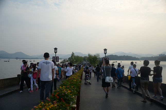 杭州釋放文旅消費(fèi)新動能 公共交通限時(shí)免費(fèi)，景區(qū)公園迎惠民禮包